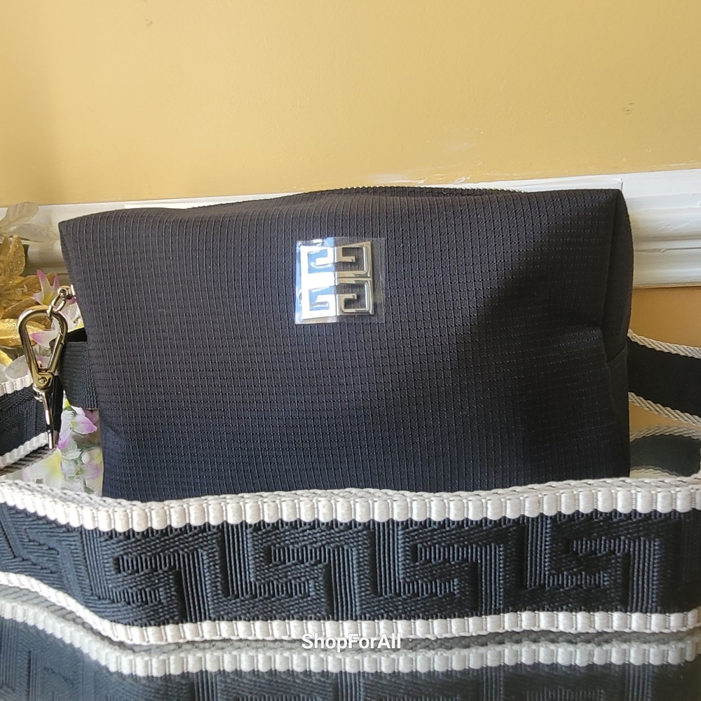 Givenchy - Picture 13 of 16